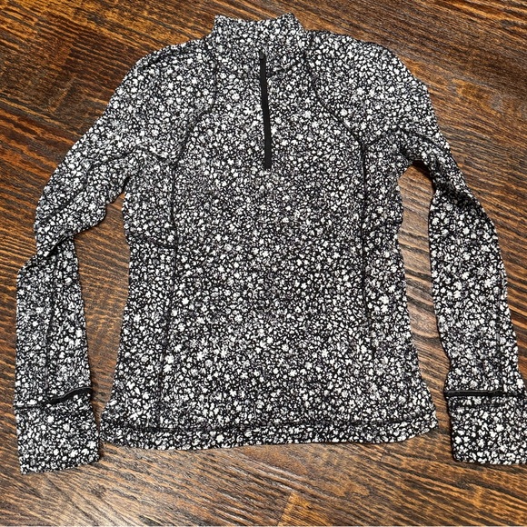 Lululemon IT'S RULU RUN HALF-ZIP
Venture Floral Alpine White Black
Size: 10 - Picture 2 of 7